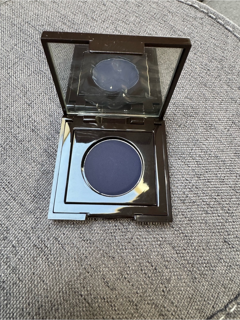 laura mercier metallic gold eyeliner compact - Picture 5 of 6